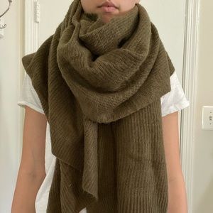 Chunky olive green scarf